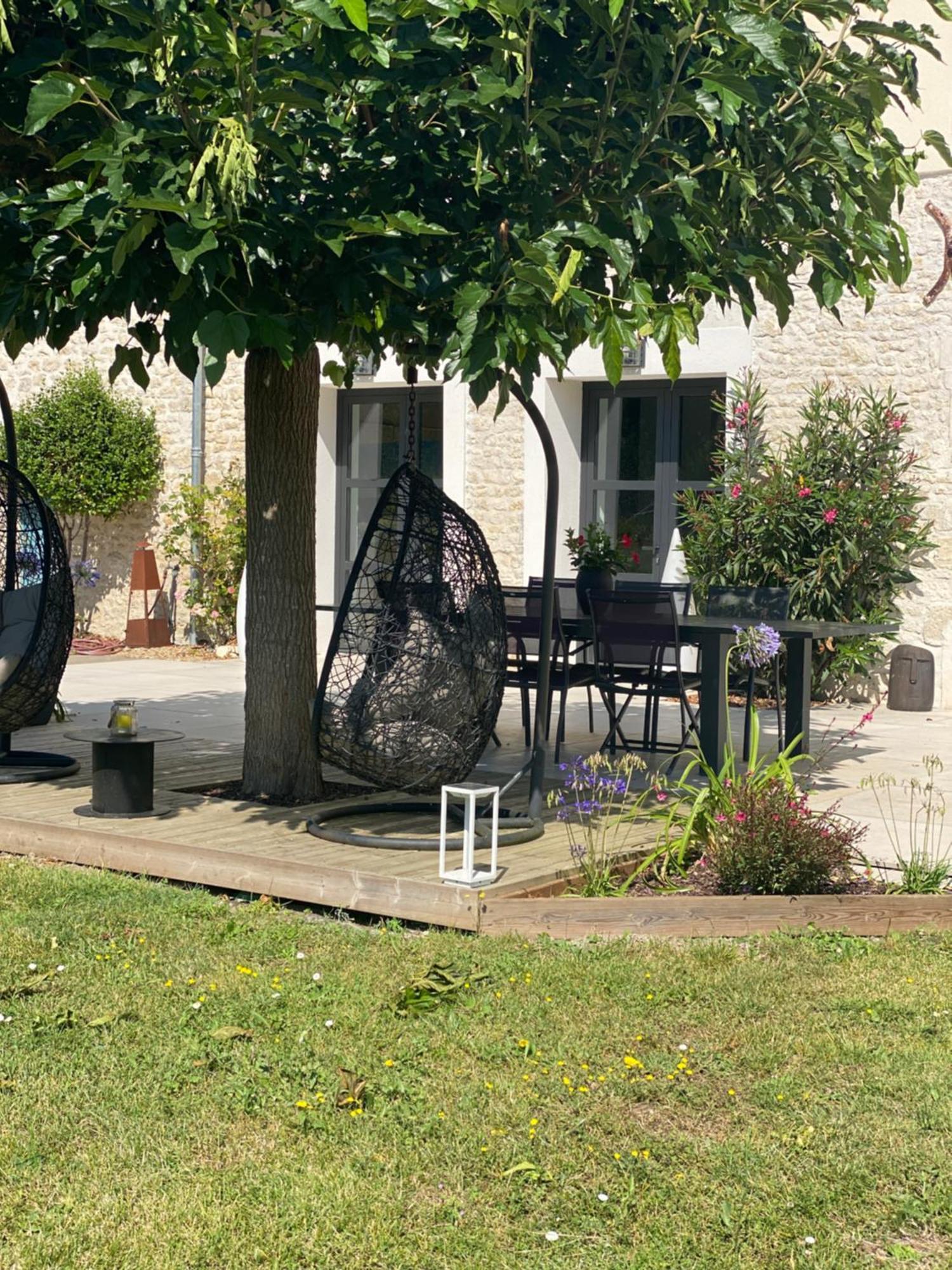 La Chaumeauniere Bed and Breakfast Aigrefeuille-dʼAunis Eksteriør billede