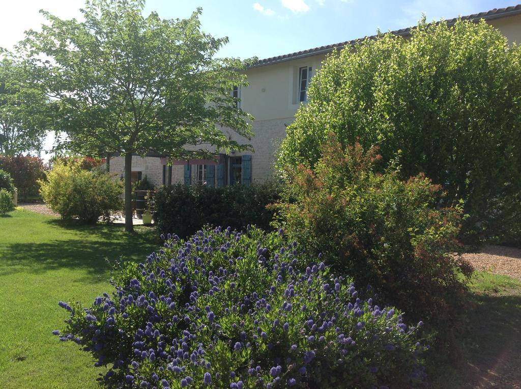 La Chaumeauniere Bed and Breakfast Aigrefeuille-dʼAunis Eksteriør billede