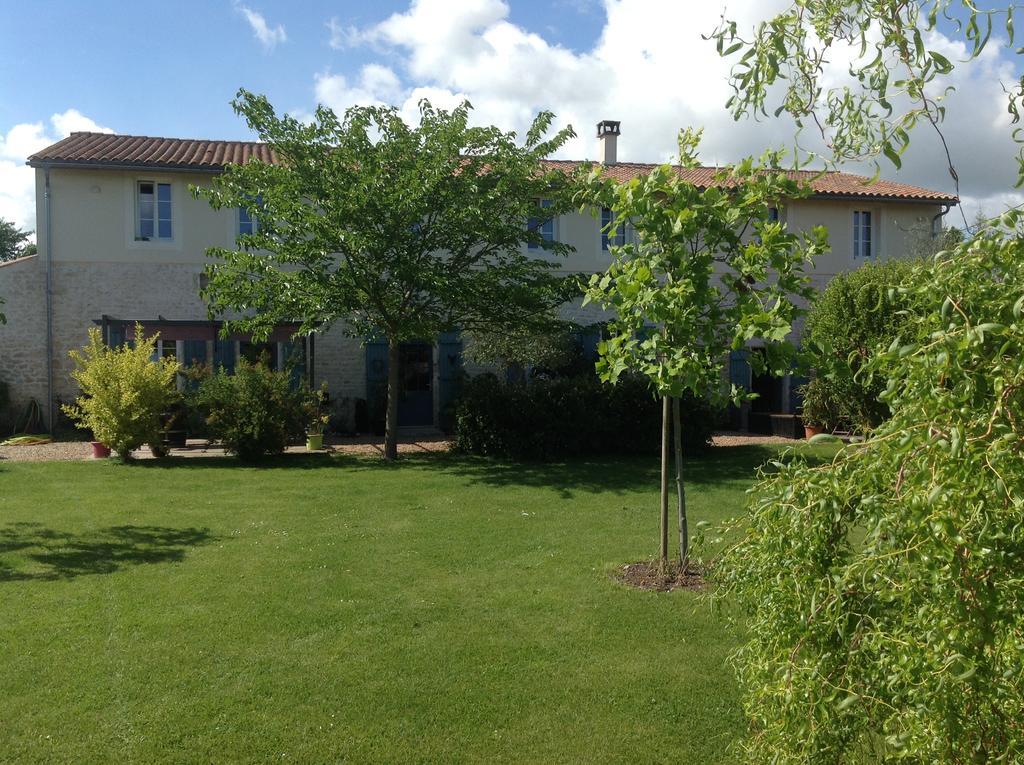 La Chaumeauniere Bed and Breakfast Aigrefeuille-dʼAunis Eksteriør billede