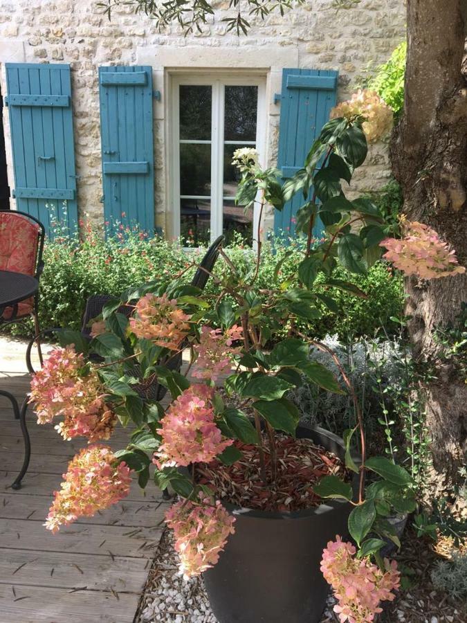 La Chaumeauniere Bed and Breakfast Aigrefeuille-dʼAunis Eksteriør billede